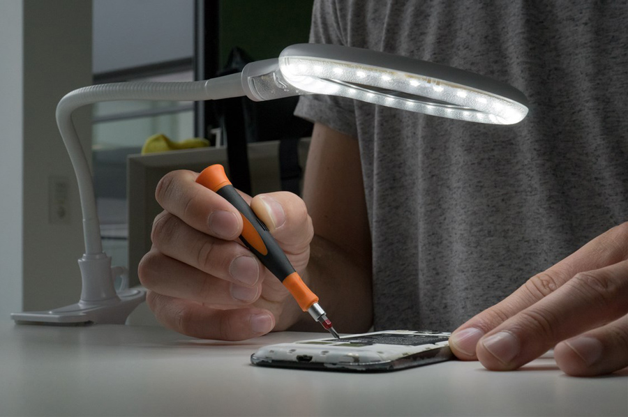 GOOBAY μεγεθυντικός φακός 60359 με κλιπ & βάση, LED, 3 διόπτρες, λευκός 60359